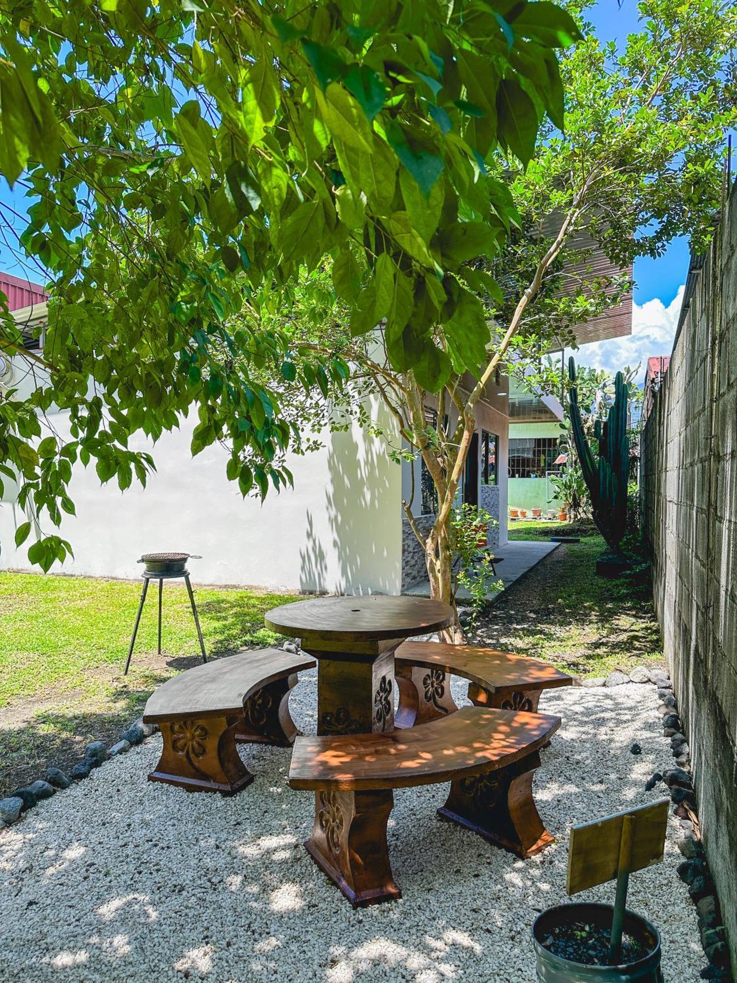 La Fortuna Donwtown Dreams Exterior photo